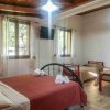 Camera con letto matrimoniale, due letti singoli.